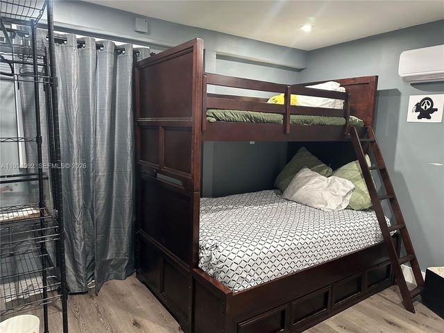 5700 SW 54th Ter, Davie, FL 33314