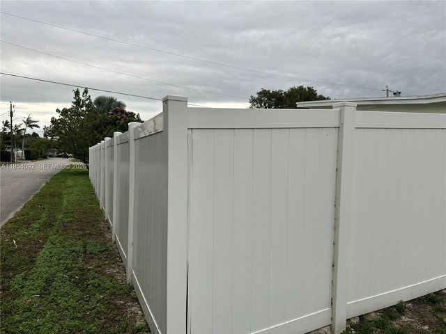 5700 SW 54th Ter, Davie, FL 33314