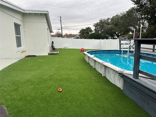 5700 SW 54th Ter, Davie, FL 33314