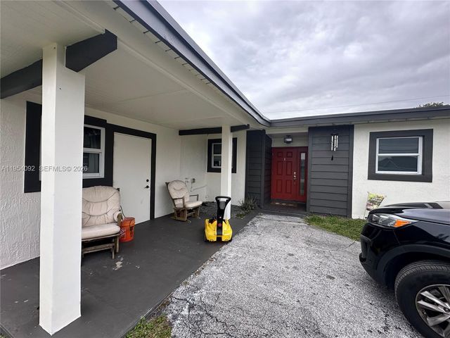 5700 SW 54th Ter, Davie, FL 33314