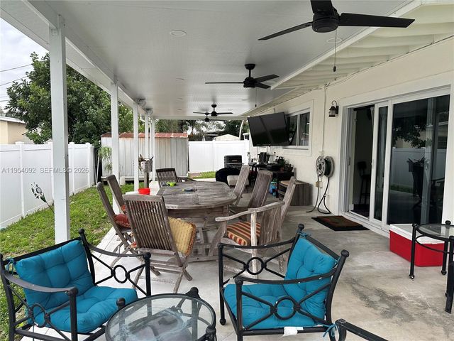 5700 SW 54th Ter, Davie, FL 33314