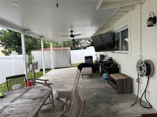 5700 SW 54th Ter, Davie, FL 33314