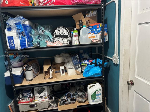 5700 SW 54th Ter, Davie, FL 33314