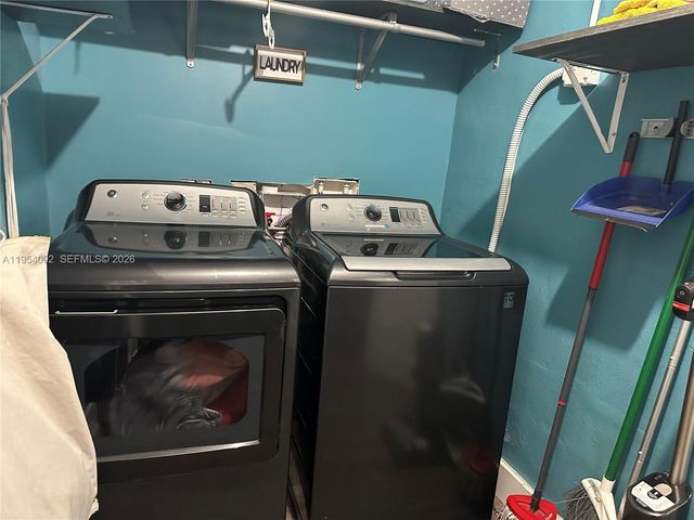 5700 SW 54th Ter, Davie, FL 33314