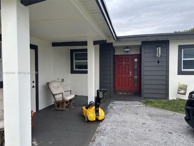 5700 SW 54th Ter, Davie, FL 33314