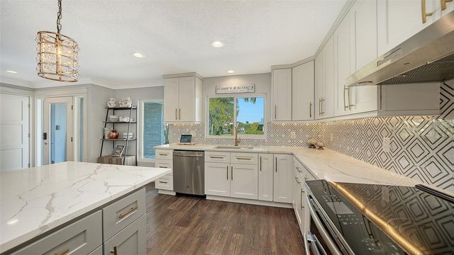 1050 BOGEY LANE, Longboat Key, FL 34228
