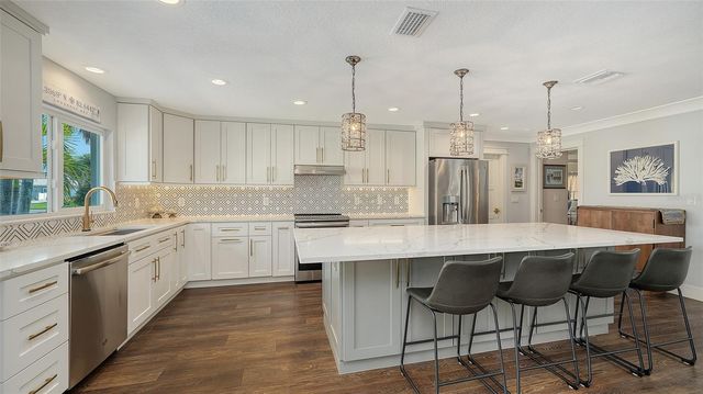 1050 BOGEY LANE, Longboat Key, FL 34228