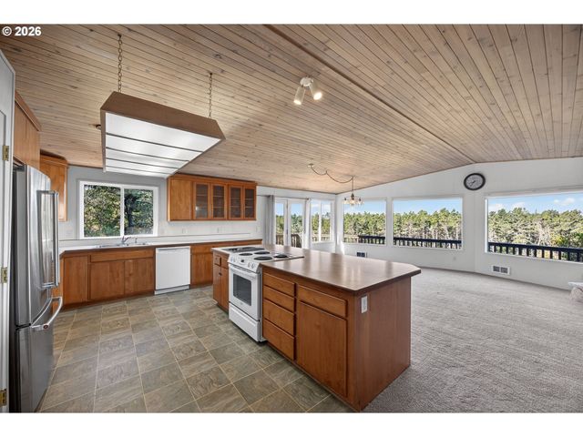 87784 TERRACE VIEW Dr, Florence, OR 97439