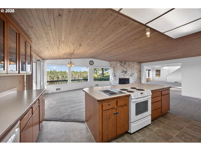 87784 TERRACE VIEW Dr, Florence, OR 97439