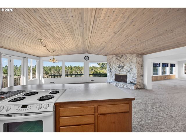 87784 TERRACE VIEW Dr, Florence, OR 97439