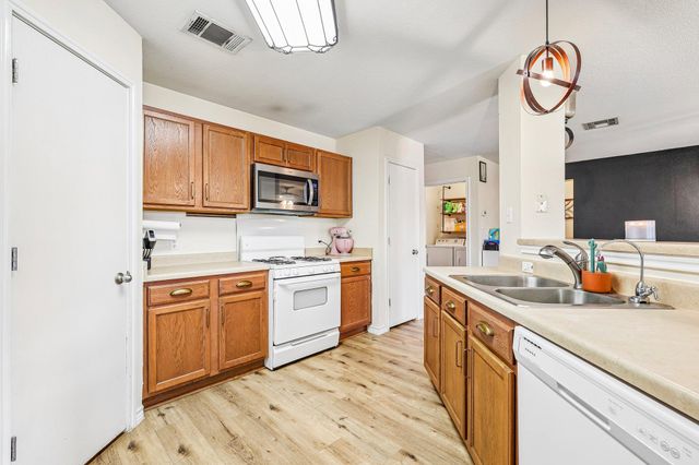 301 Bird Dog BND, Bastrop, TX 78602