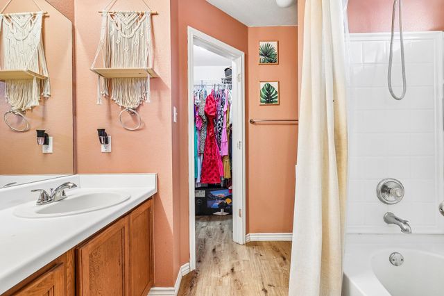 301 Bird Dog BND, Bastrop, TX 78602