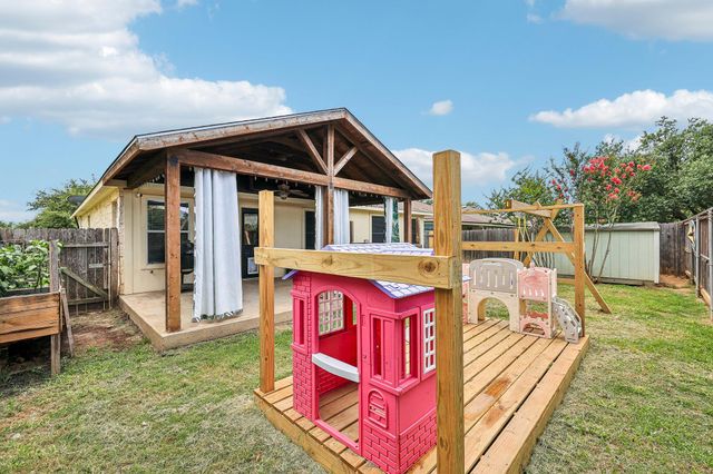 301 Bird Dog BND, Bastrop, TX 78602