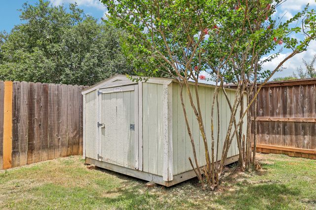 301 Bird Dog BND, Bastrop, TX 78602