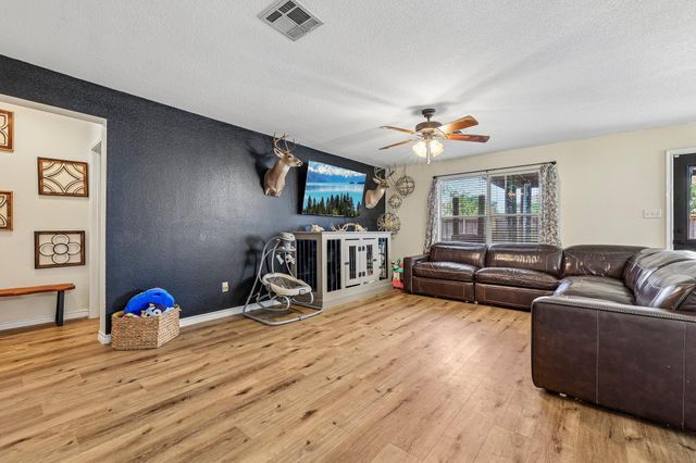 301 Bird Dog BND, Bastrop, TX 78602