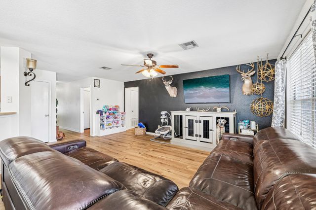 301 Bird Dog BND, Bastrop, TX 78602