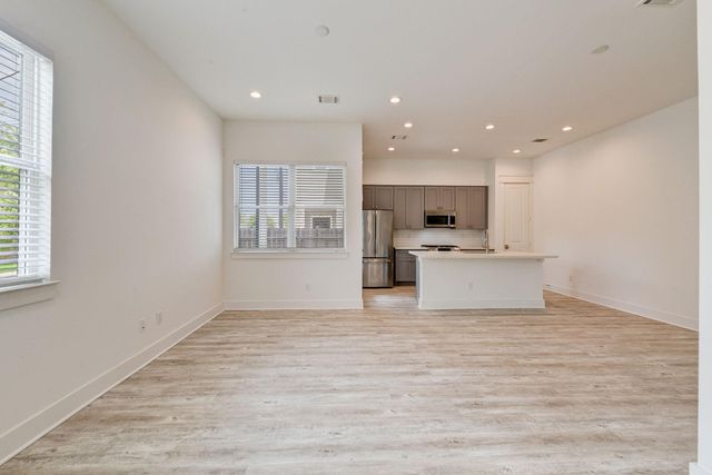 2708 Oakwood Crest Lane, Houston, TX 77018