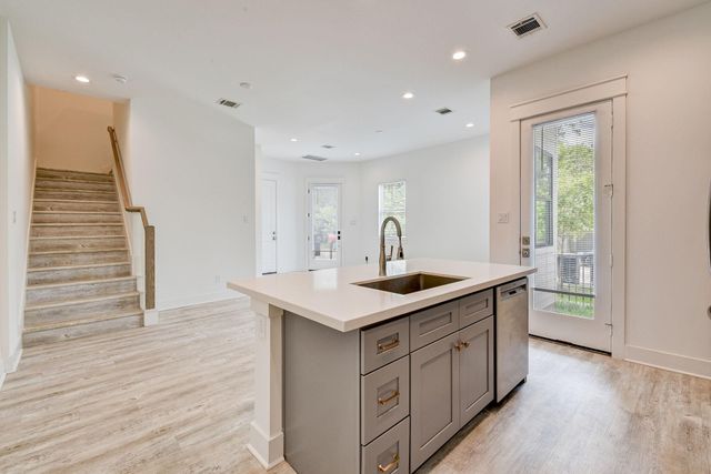 2708 Oakwood Crest Lane, Houston, TX 77018