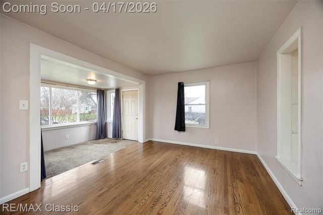 22481 Springbrook Avenue, Farmington, MI 48336