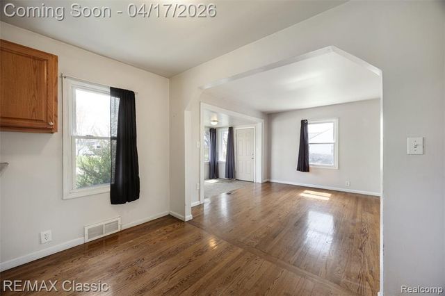 22481 Springbrook Avenue, Farmington, MI 48336