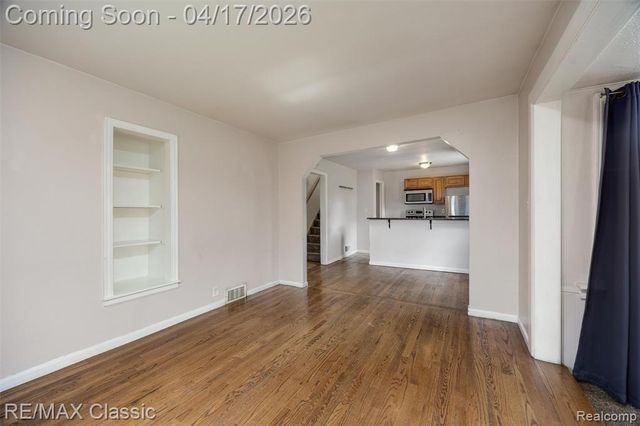 22481 Springbrook Avenue, Farmington, MI 48336