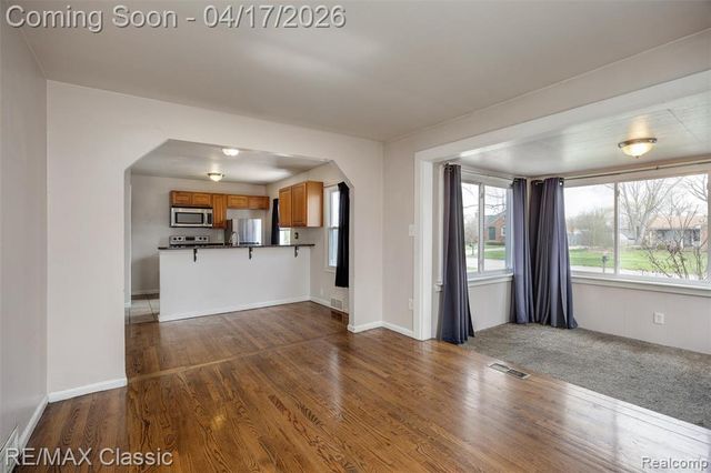 22481 Springbrook Avenue, Farmington, MI 48336