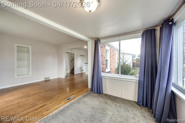 22481 Springbrook Avenue, Farmington, MI 48336