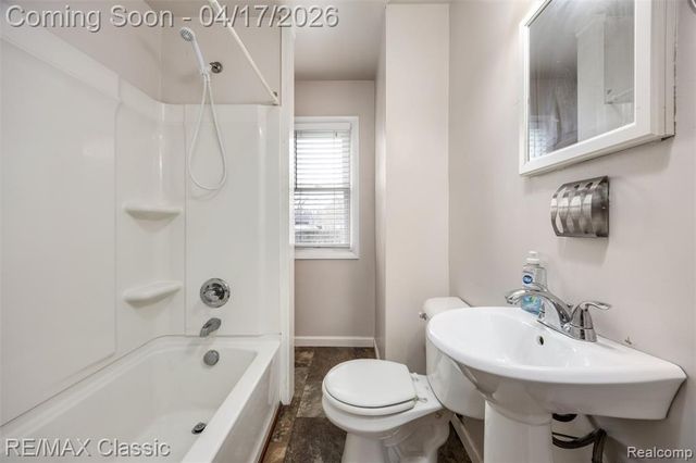 22481 Springbrook Avenue, Farmington, MI 48336