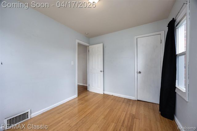 22481 Springbrook Avenue, Farmington, MI 48336