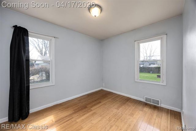 22481 Springbrook Avenue, Farmington, MI 48336