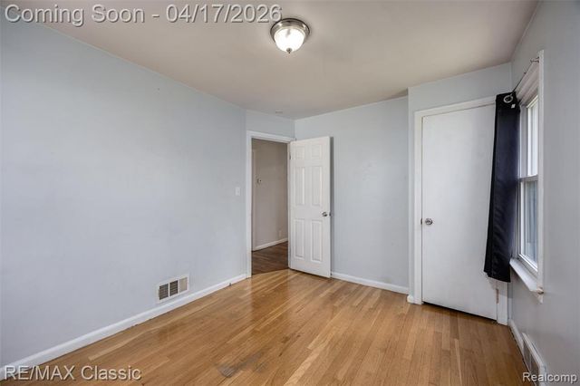 22481 Springbrook Avenue, Farmington, MI 48336