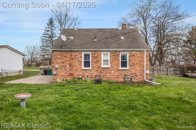 22481 Springbrook Avenue, Farmington, MI 48336