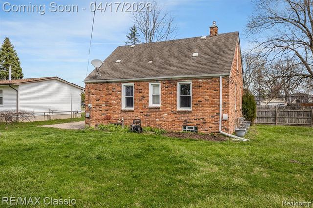 22481 Springbrook Avenue, Farmington, MI 48336