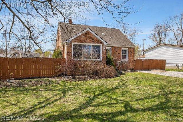 22481 Springbrook Avenue, Farmington, MI 48336