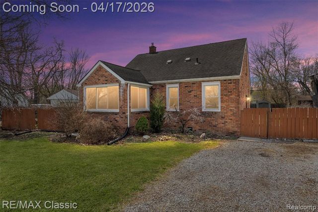 22481 Springbrook Avenue, Farmington, MI 48336