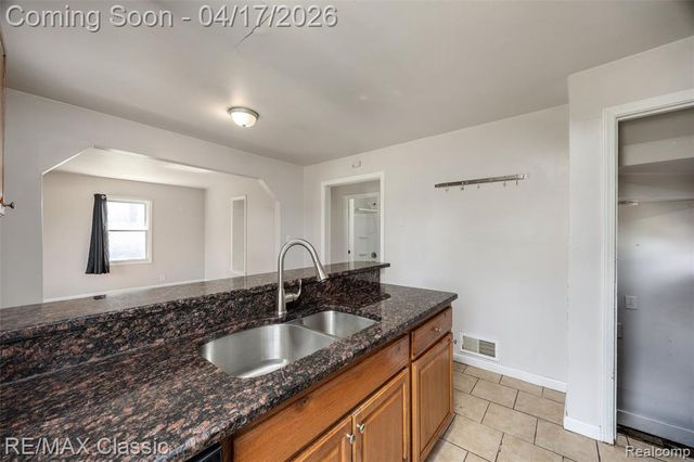 22481 Springbrook Avenue, Farmington, MI 48336