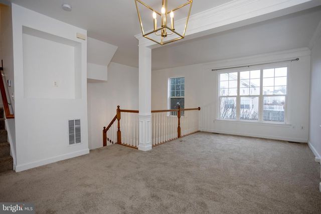 8150 RAINWATER CIR, Manassas, VA 20111