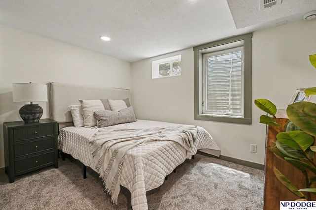 314 S 52 Street, Omaha, NE 68132