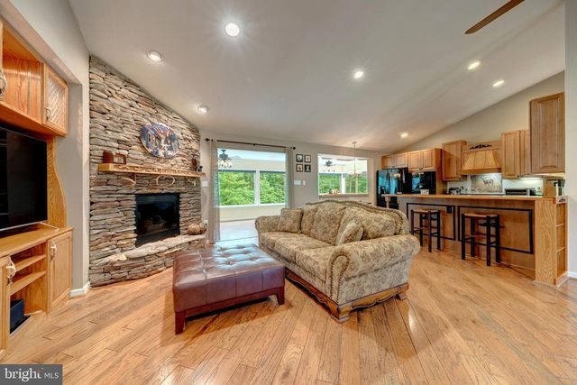 86 IRIS LN, Front Royal, VA 22630