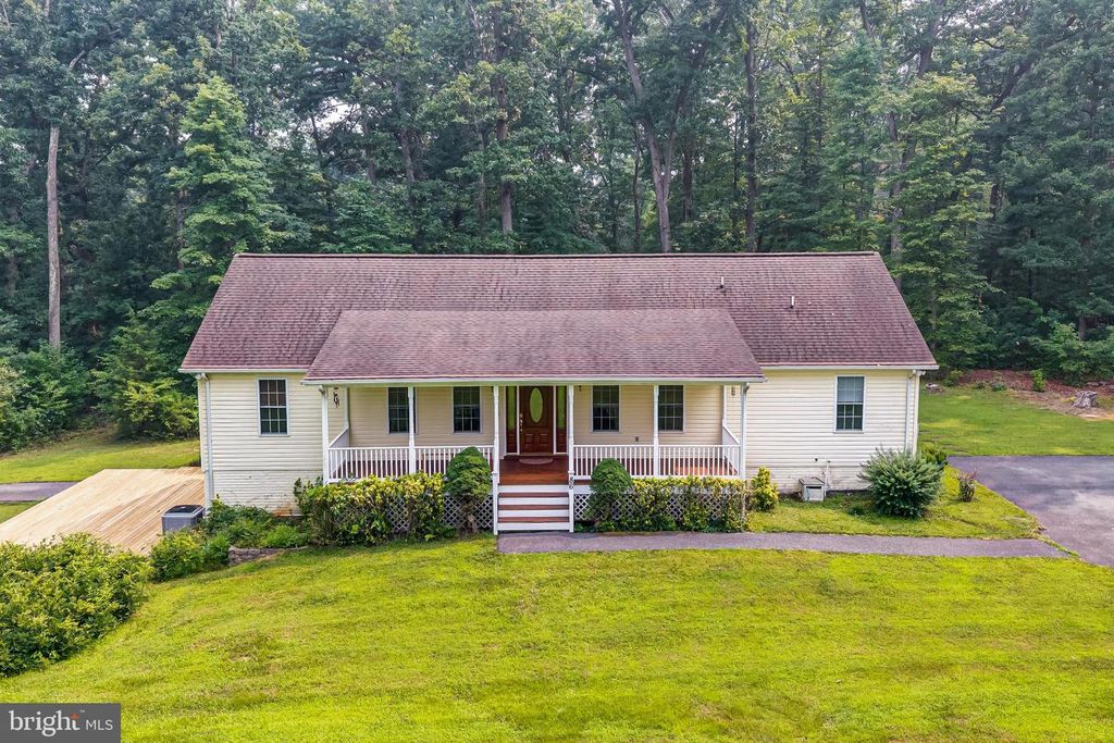 86 IRIS LN, Front Royal, VA 22630