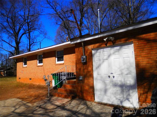 815 ECHO GLEN Road, Charlotte, NC 28213