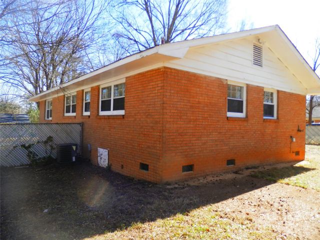 815 ECHO GLEN Road, Charlotte, NC 28213
