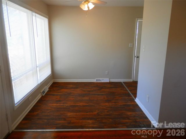 815 ECHO GLEN Road, Charlotte, NC 28213