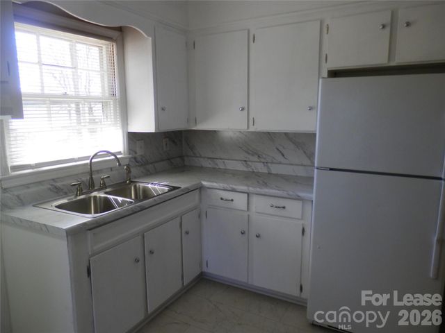 815 ECHO GLEN Road, Charlotte, NC 28213