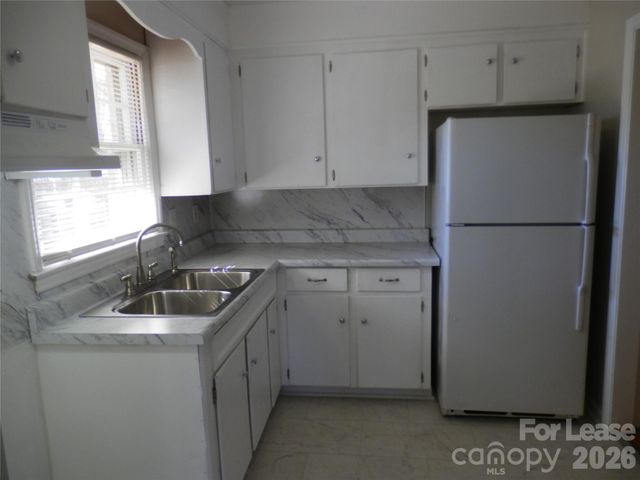 815 ECHO GLEN Road, Charlotte, NC 28213
