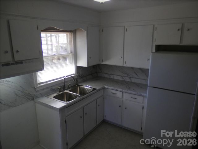 815 ECHO GLEN Road, Charlotte, NC 28213