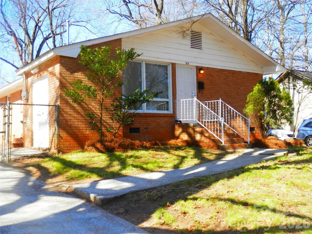 815 ECHO GLEN Road, Charlotte, NC 28213