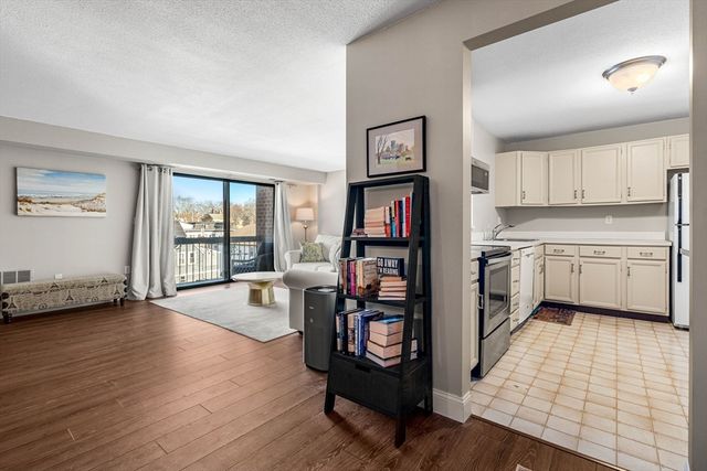 12 Mount Vernon St 44, Melrose, MA 02176