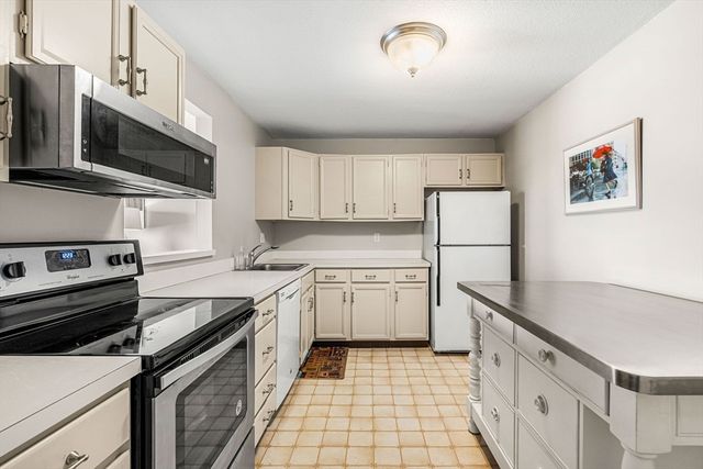 12 Mount Vernon St 44, Melrose, MA 02176