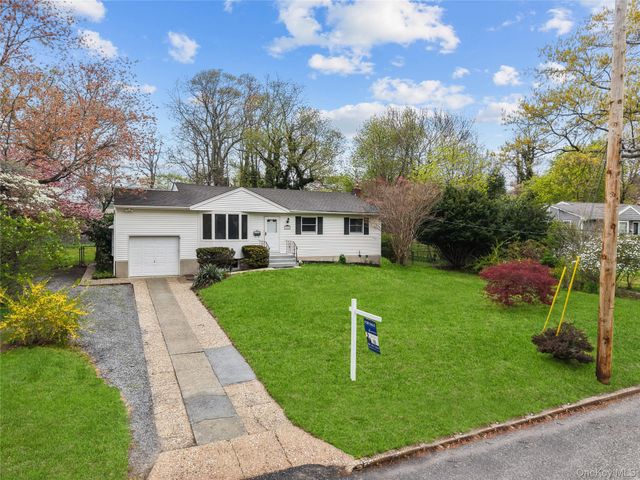 126 Foxdale Lane, Port Jefferson, NY 11777